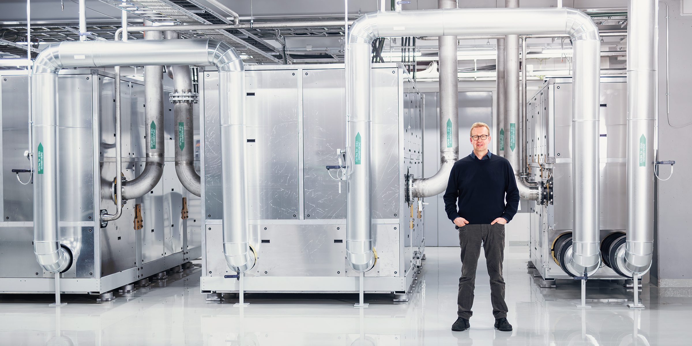 In the Telia Helsinki Data Center, data room space is available as much as four large football fields, or about 15,000 square meters, says Matti Tella.