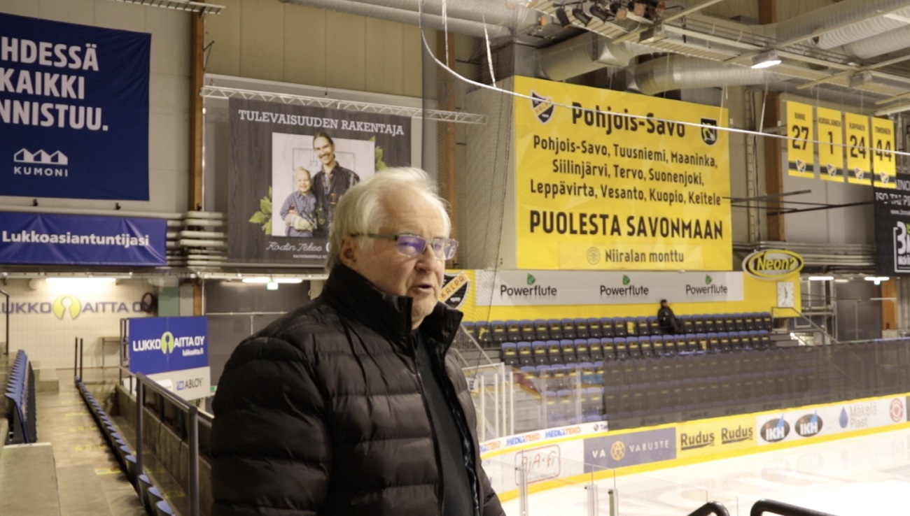 Jääkiekkoselostaja Juntunen